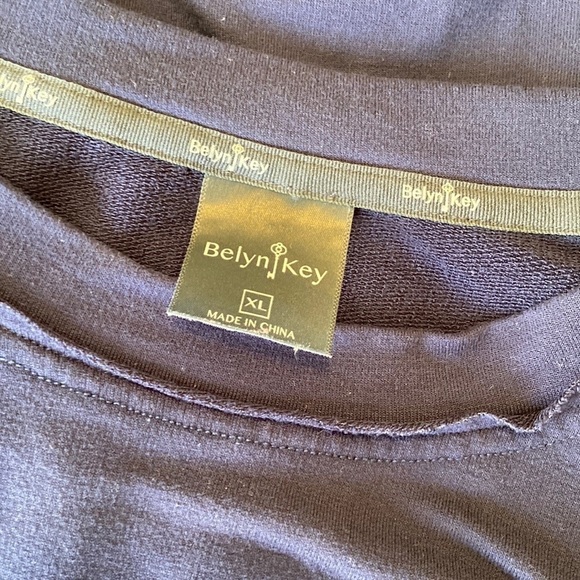 Navy/white Top by Belyn Key - XL - Picture 7 of 9